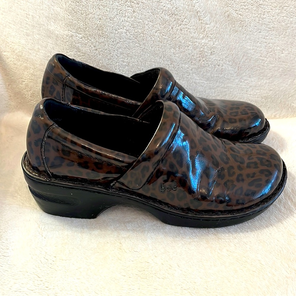 Women’s Size 8, Leopard Print, B.O.C. Clogs, comfortable